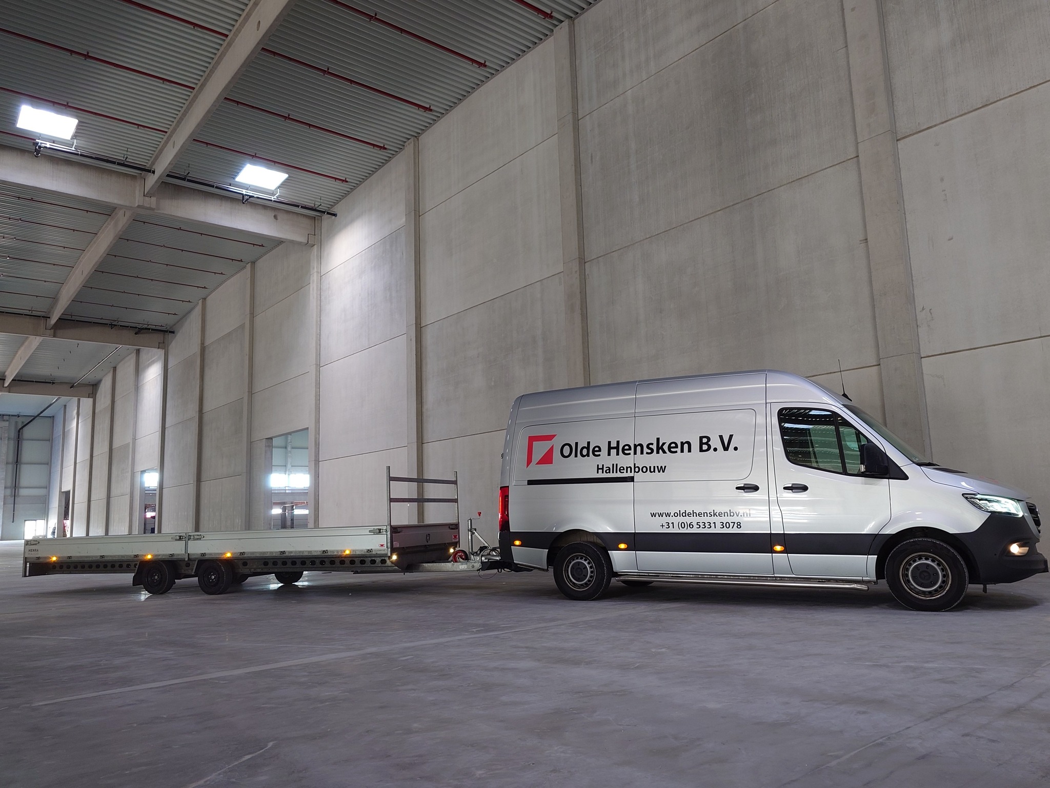 Olde hensken hallenbouw bus in hal